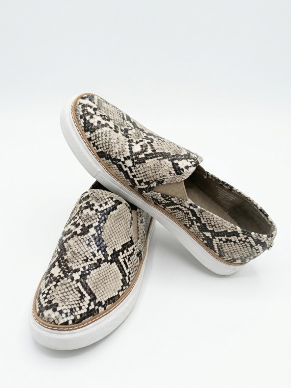 Steve Madden Women's slip-on sneakers in a neutralsnake print.Size. 9.5M